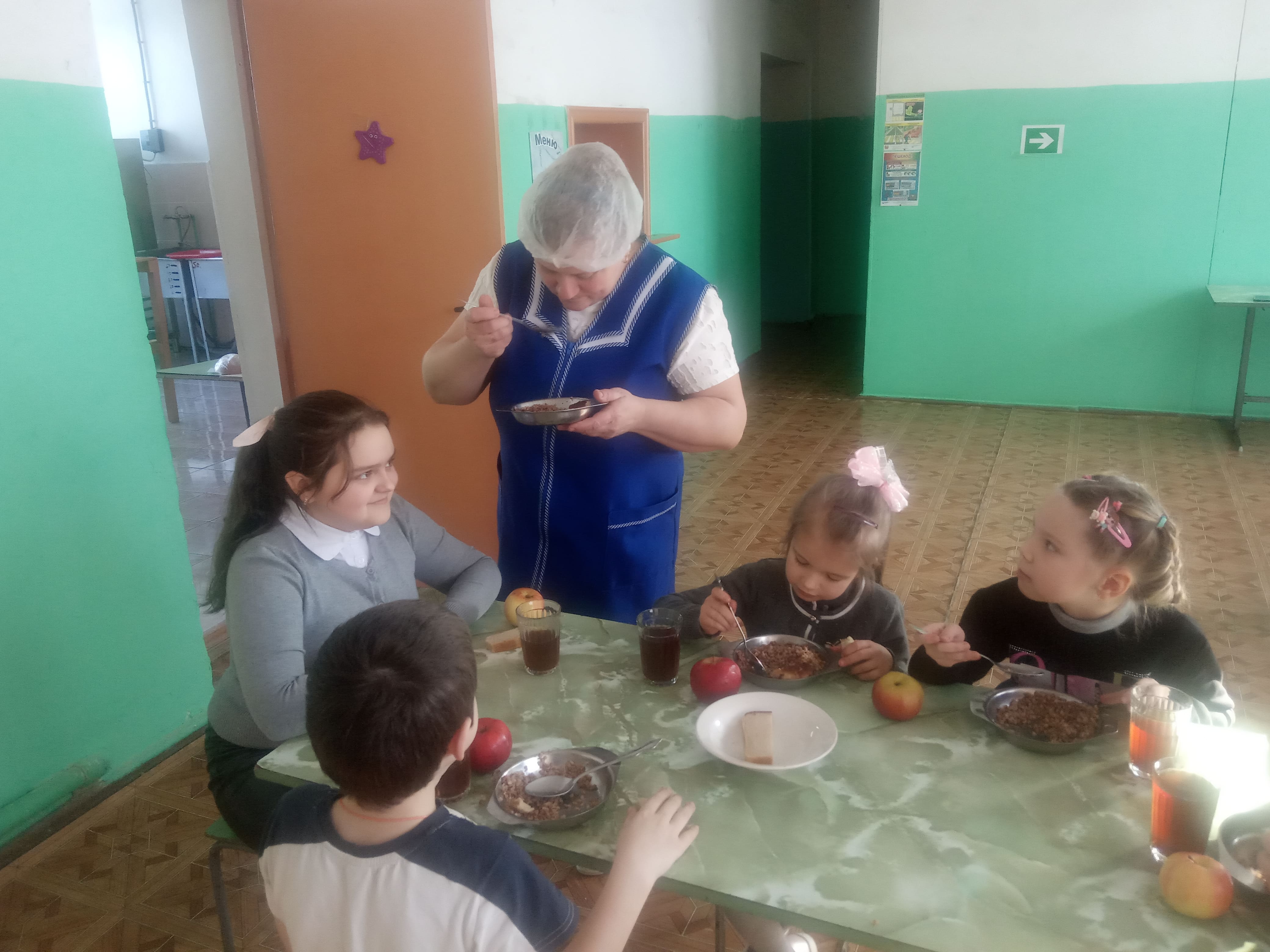 Изображения столовой.