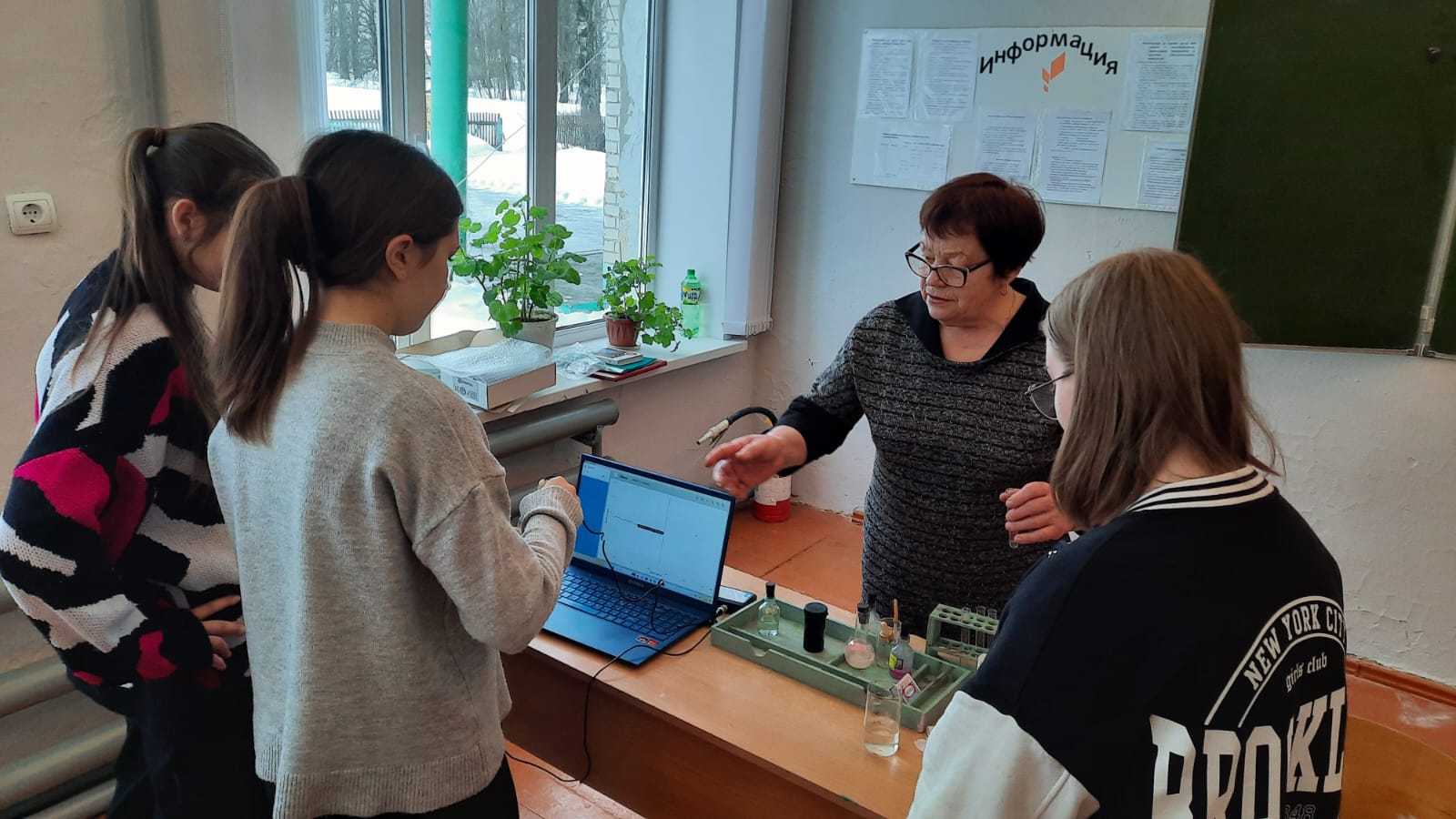 Точка роста: &amp;quot;Химические свойства галогенов&amp;quot;.